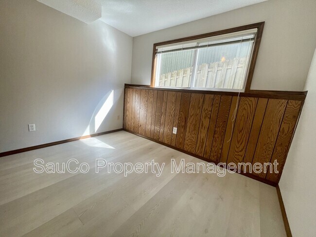 Building Photo - 324 SE 30th Ave