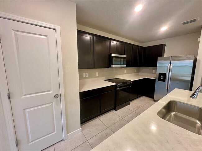 Building Photo - 1261 Regal King Dr