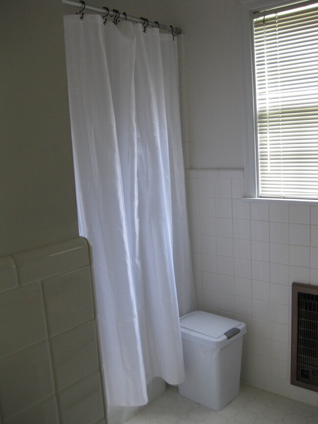 Building Photo - 1136 Hermitage Dr