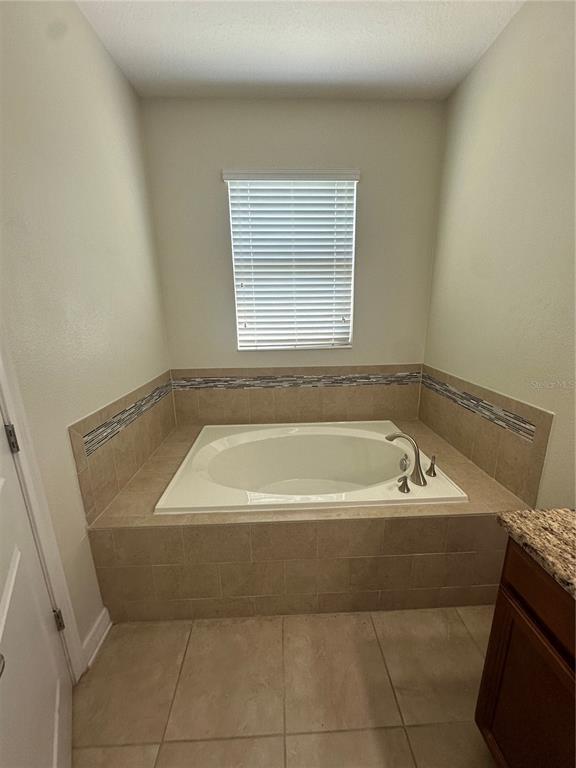 Building Photo - 10132 Lovegrass Ln