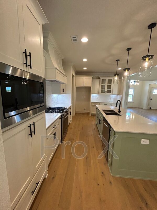 Building Photo - 2004 Charles St