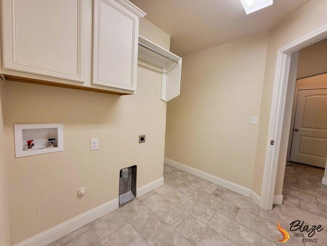 Building Photo - PRE LEASING 3 Bed 2 Bath Heritage Hills Beauty