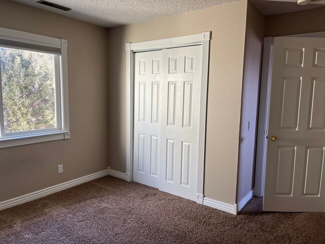Building Photo - 2 BEDROOM, 1 BATHROOM SINGLE FAMILY HOME