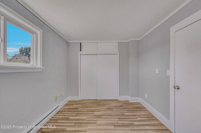 Building Photo - 958 Ridge Ave