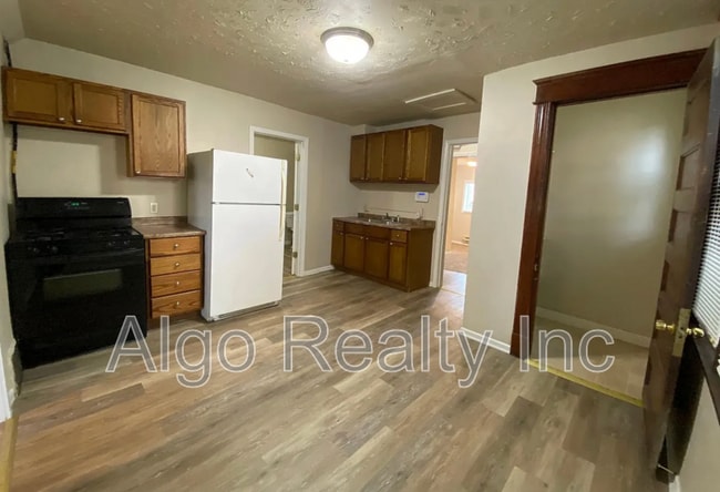 Building Photo - 603 Lawson Ave E