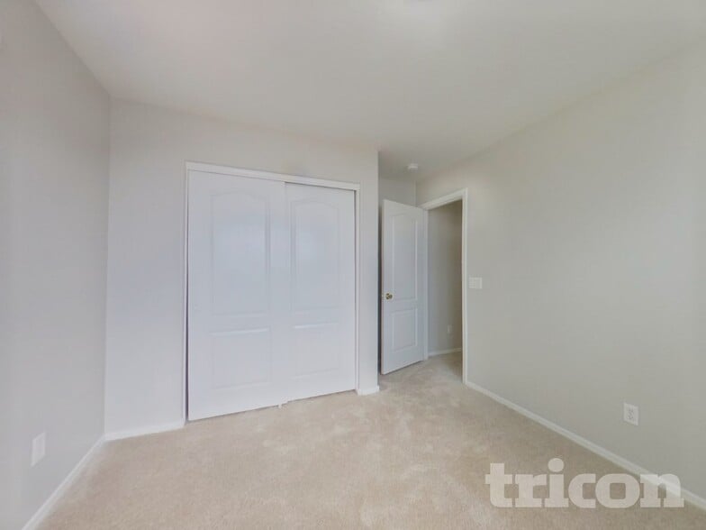 Building Photo - 6923 S 50th Dr