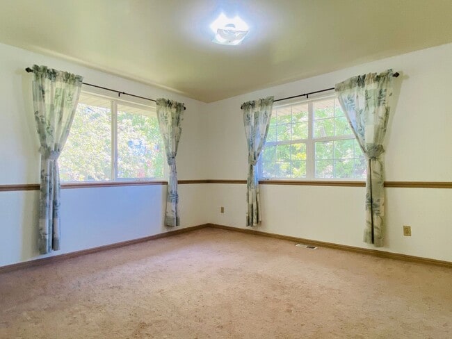 Building Photo - Beautiful Rambler at Little Cottonwood Can...