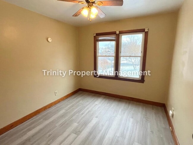 Building Photo - 601 Collins Ave