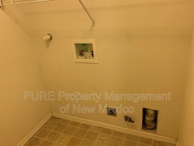 Building Photo - 915 Blackbird Dr SW