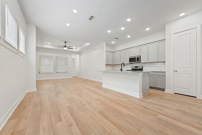 Building Photo - 10518 William Pk Dr
