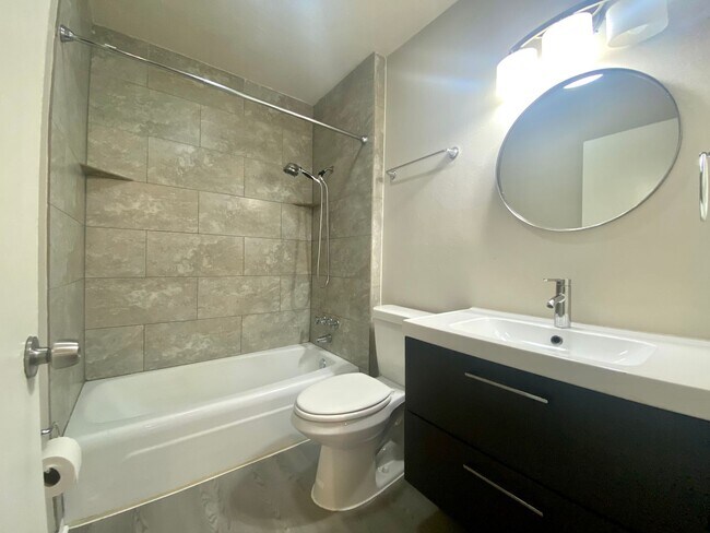 Building Photo - Brookside