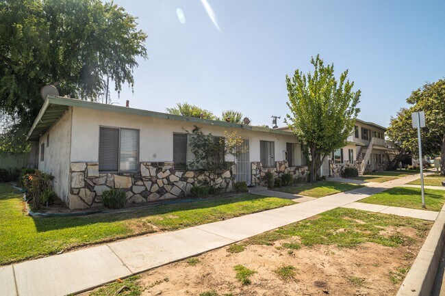Building Photo - Hayland Apts