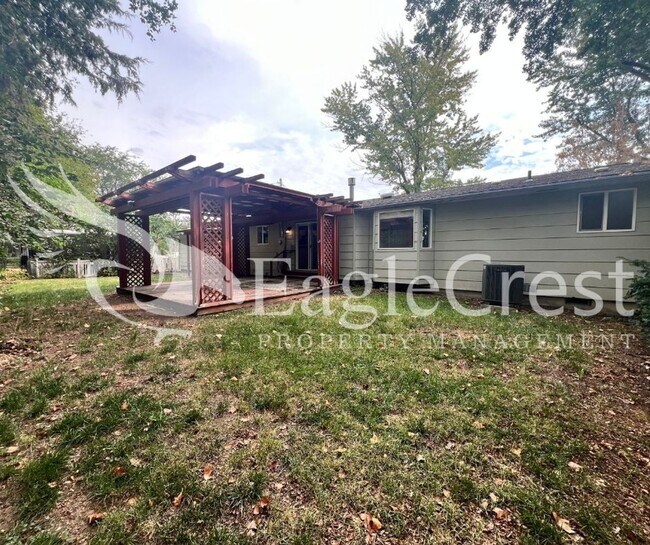 Building Photo - Two Bedroom, One Bathroom House with Fence...