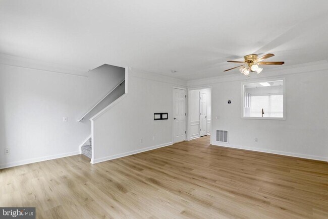 Building Photo - 346 Stable View Terrace NE