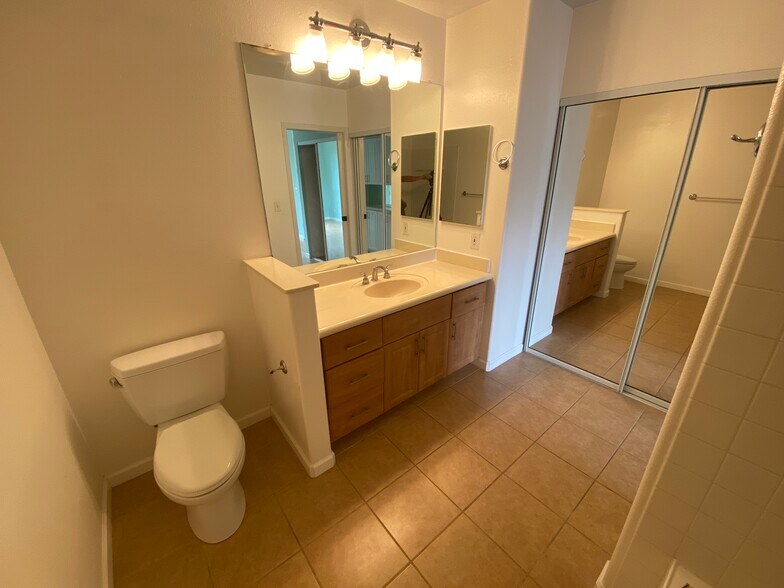 Main Bathroom with closet space - 95-976 Wikao St