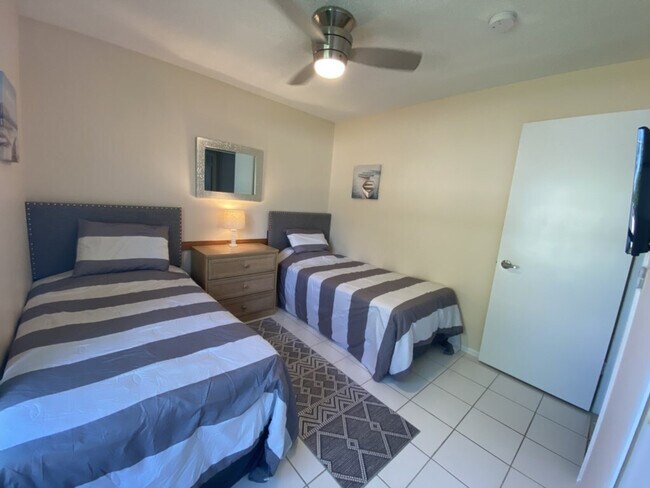 Building Photo - 7725 Indian Ridge Trail N