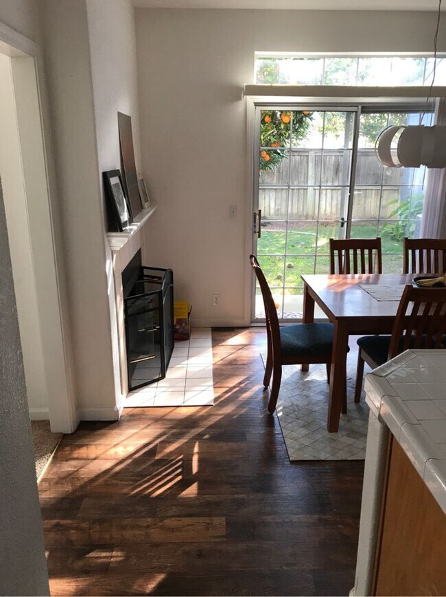 Building Photo - Great 3 bedroom 2.5 bath home