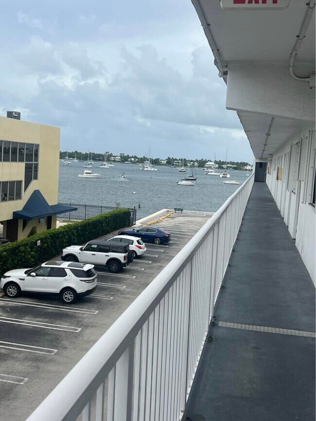 Building Photo - 4500 N Flagler Dr