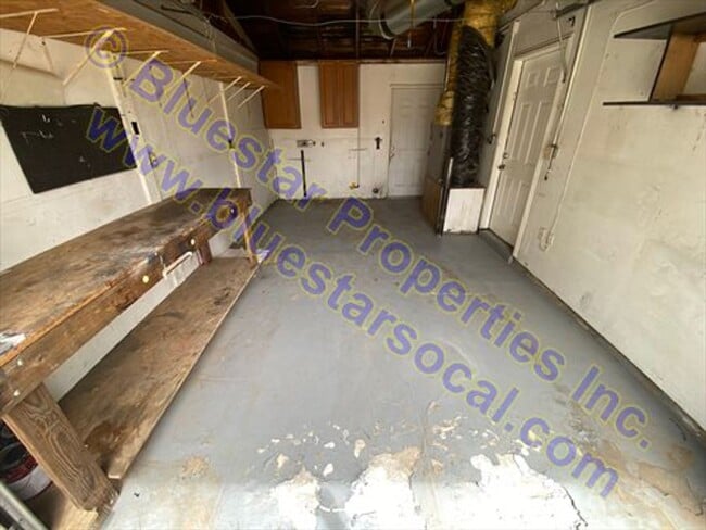 Building Photo - 14990 Ash St
