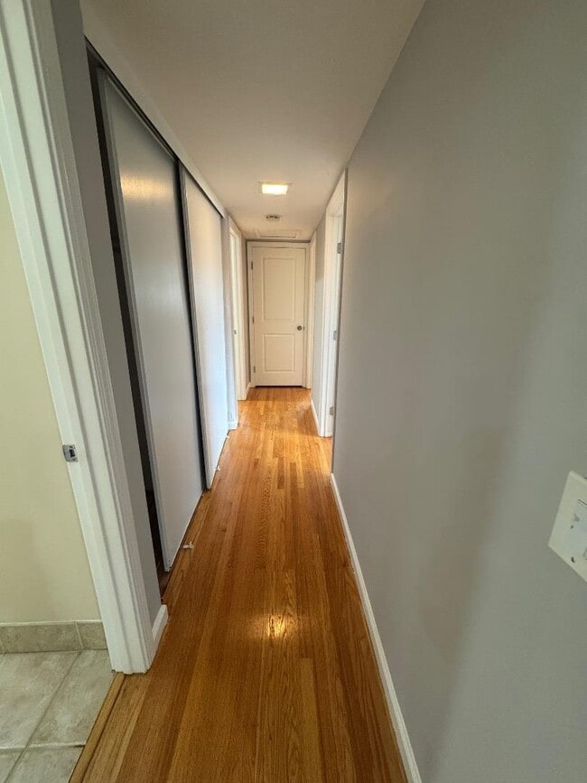 Building Photo - 5846 Pontiac Dr