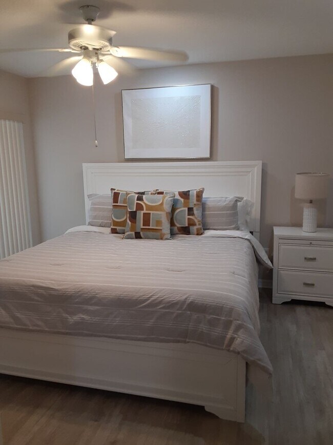 Building Photo - Stunning Short Term Rental!