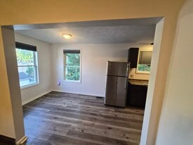 Building Photo - 2417 Robertson Ave