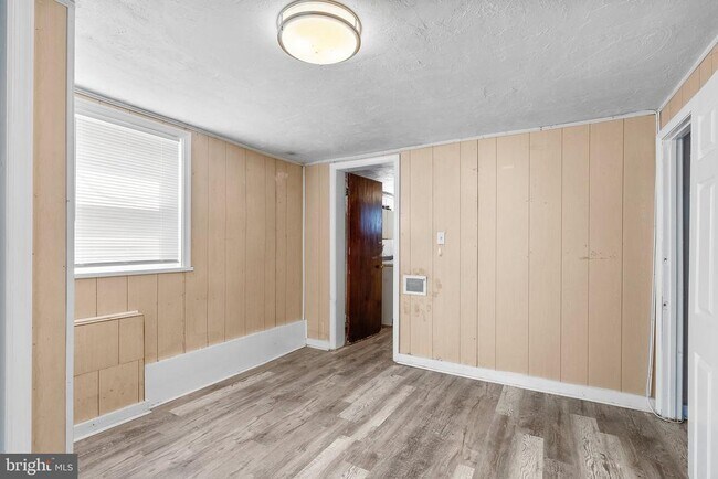 Building Photo - 10112 Sutherland Rd