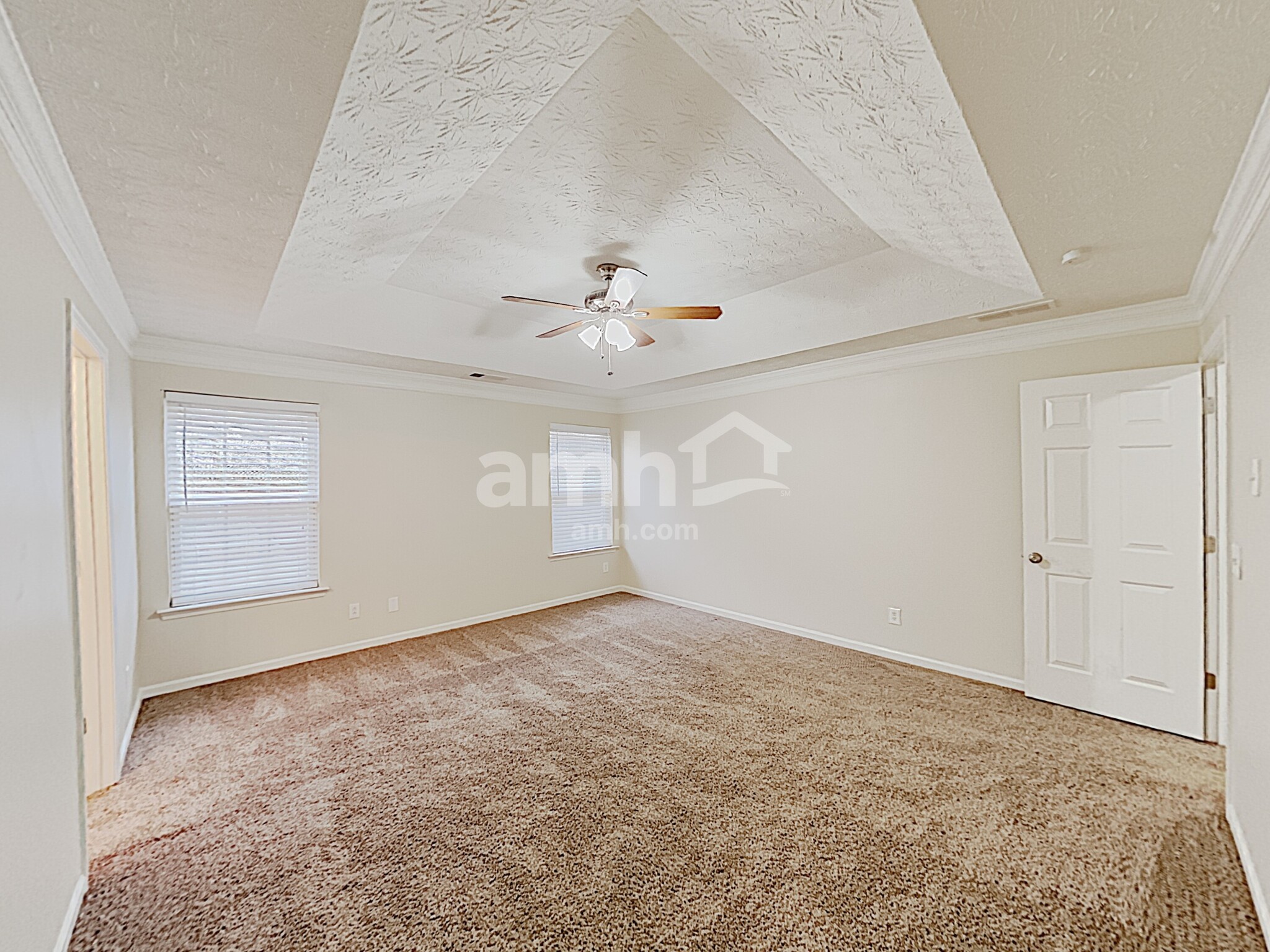 Building Photo - 327 Meadows Ln