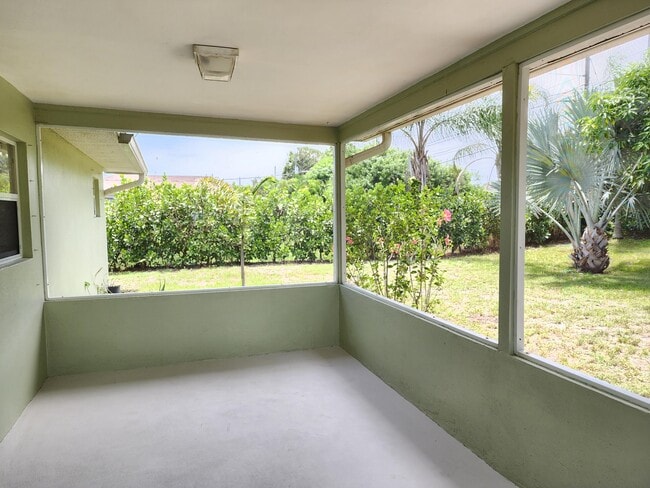 Building Photo - 1680 SE Minorca Ave
