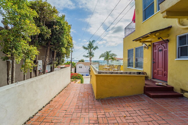 Building Photo - 3345 Columbia St