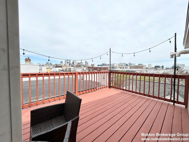 Building Photo - 270 Bolton St