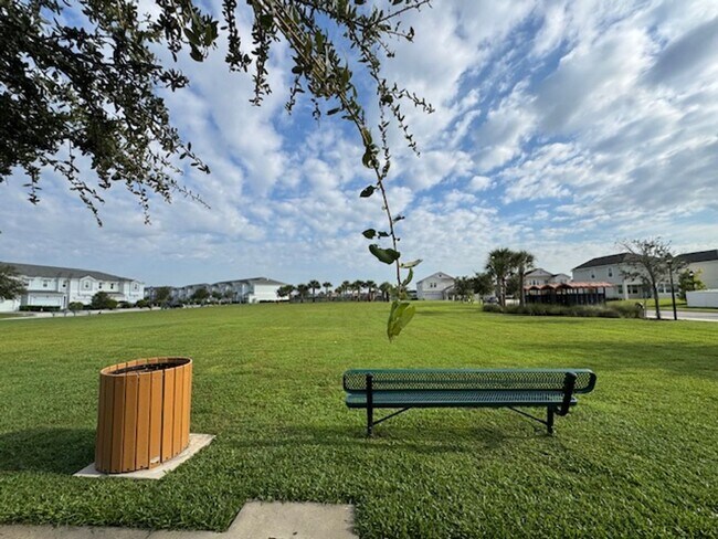 Building Photo - Townhome For Rent in Storey Lake - 3/2.5 w...