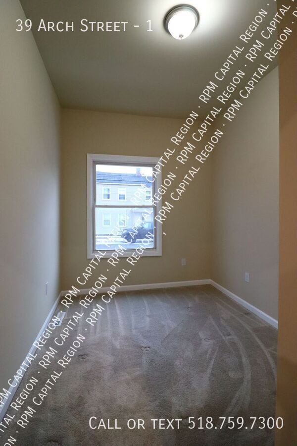 Building Photo - 39 Arch St