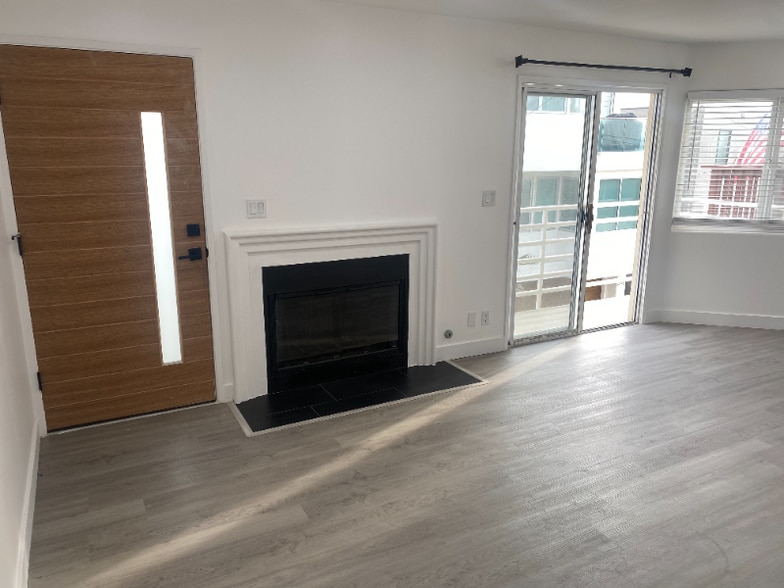 Building Photo - 213 Moonstone St