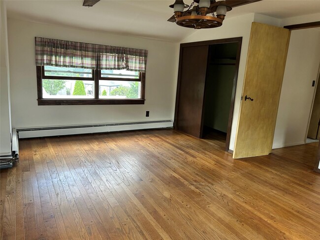 Building Photo - 114 Elmwood St