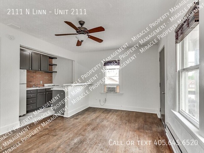 Building Photo - 2111 N Linn-Unit 2111