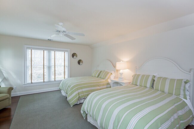 Building Photo - 21 Fieldview Ln