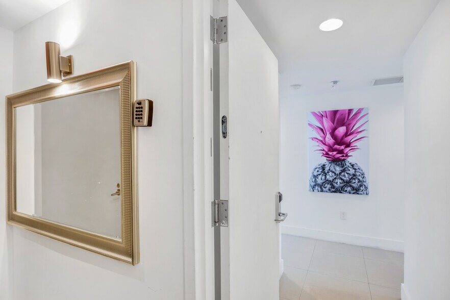 Building Photo - 2600 E Hallandale Beach Blvd