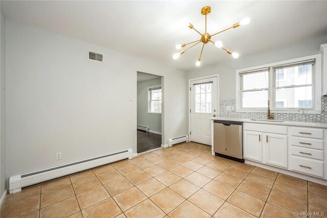 Building Photo - 122 Sagamore Rd