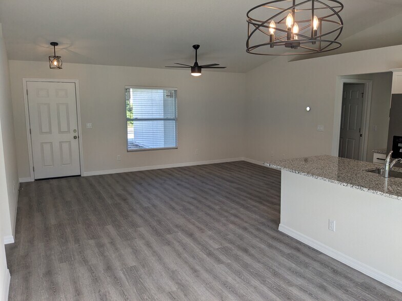 Building Photo - 5837 Babian Rd