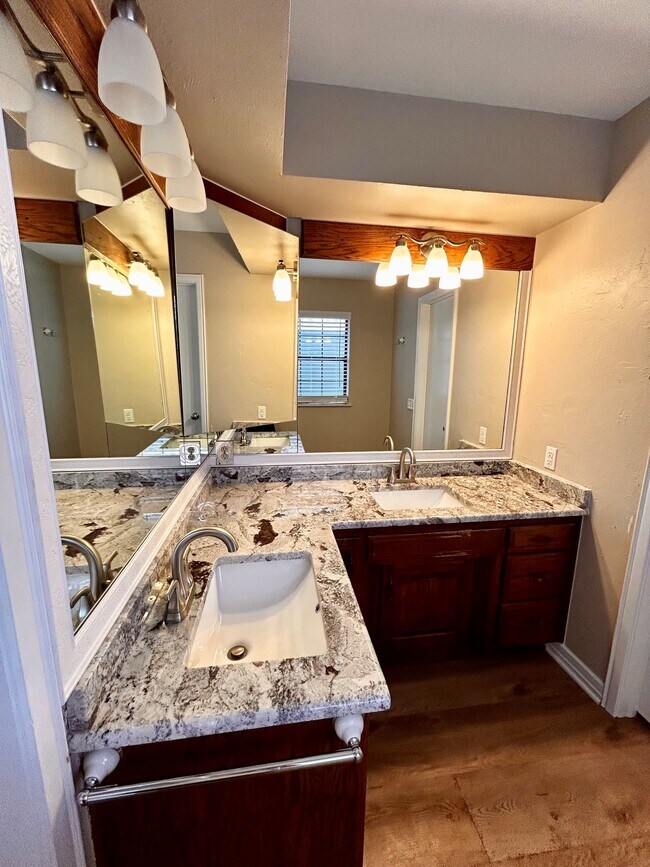 Building Photo - 11902 Shady Trail Ln