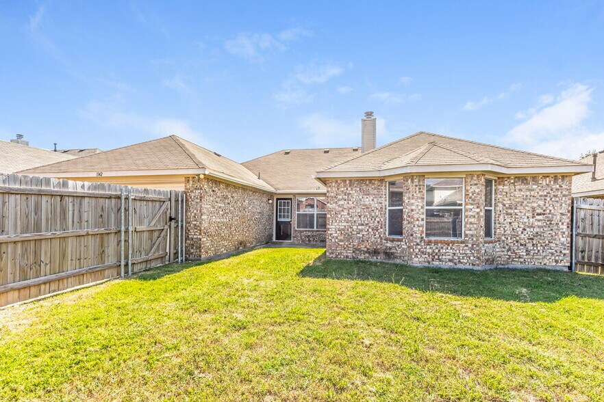 Building Photo - 1142 Hampshire Ln