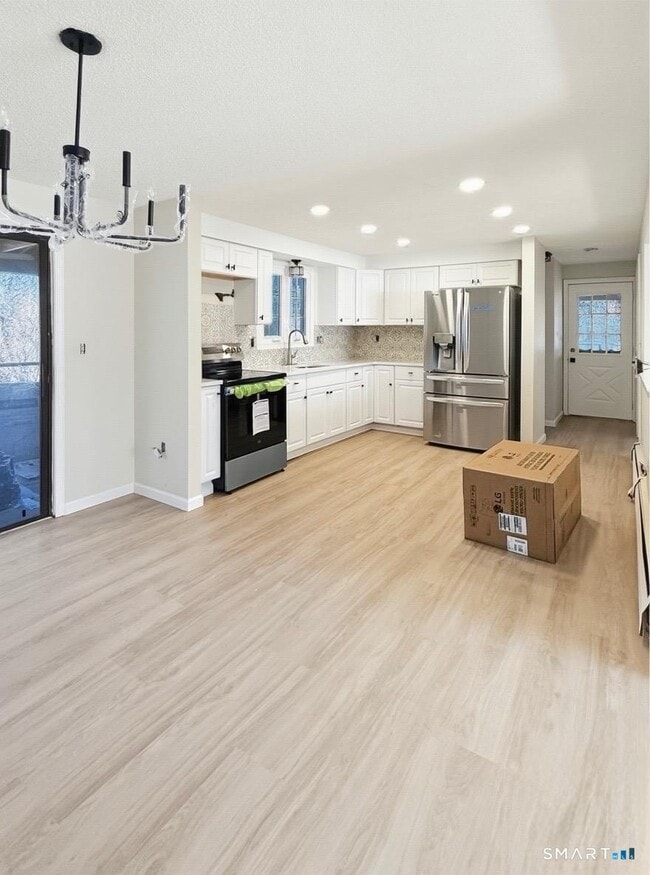 Building Photo - 47 Crestwood Dr