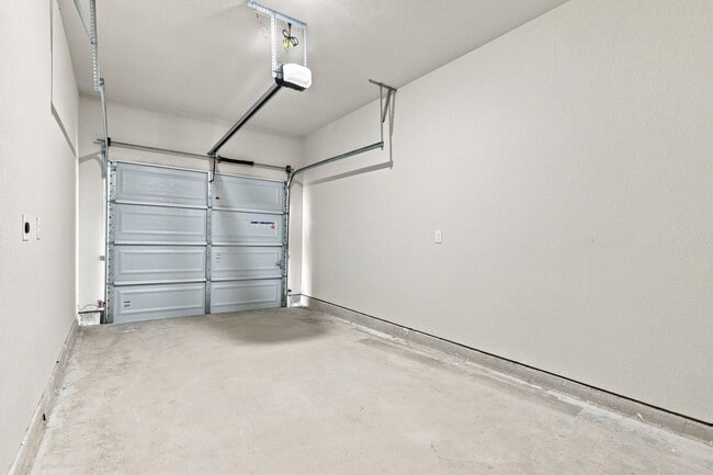 Building Photo - 9034 Glen Shadow Dr