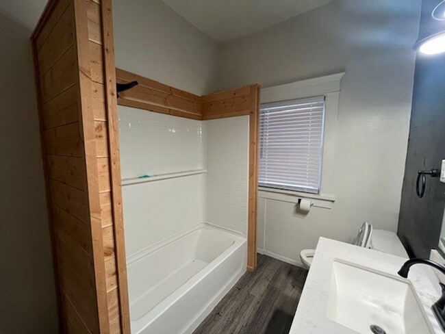 Building Photo - Renovated Bungalow