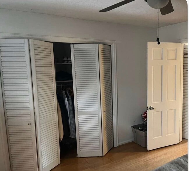 Building Photo - 4732 Belleview Ave