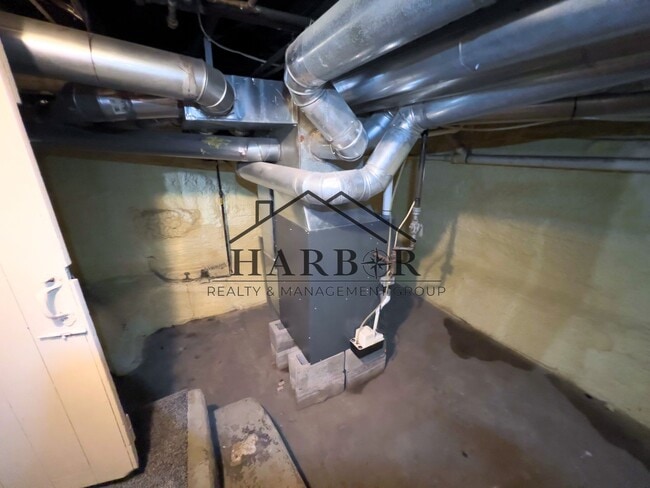 Building Photo - 527 Boone St