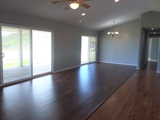 Building Photo - Paio, Nainoa