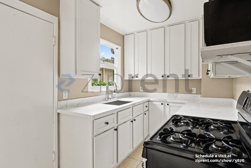 Building Photo - 3400 Seminary Ave