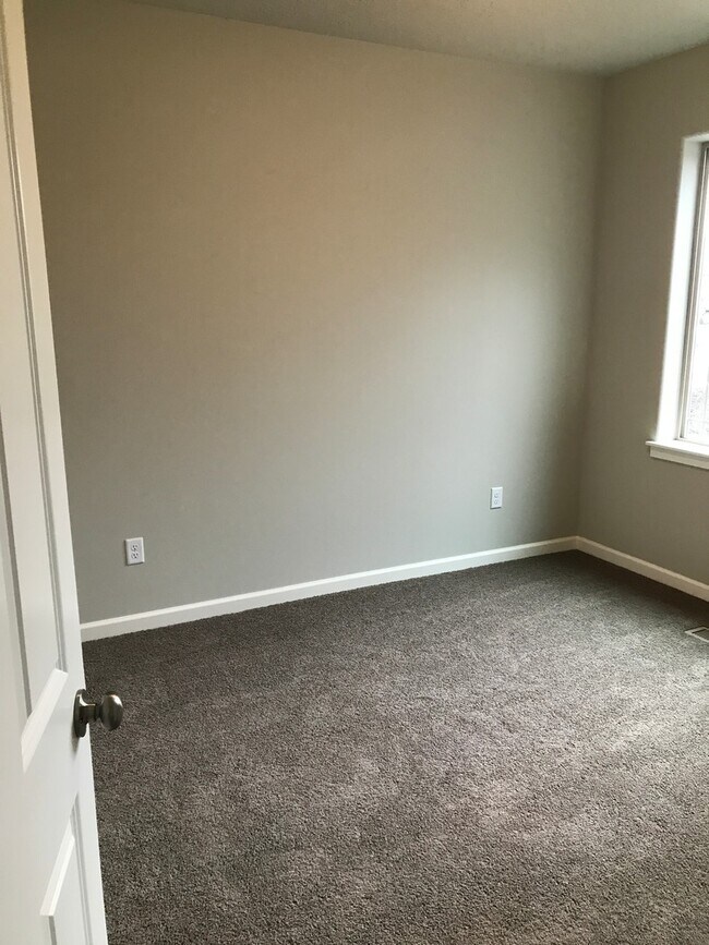 Building Photo - Single Level Home In NW Redmond Oregon